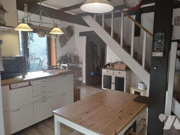 ENSEMBLE IMMOBILIER RARE SUR LE MARCHÉ ! 
Edifié sur un terrain de 4150 m² environ cet ensembl...