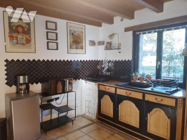 ENSEMBLE IMMOBILIER RARE SUR LE MARCHÉ ! 
Edifié sur un terrain de 4150 m² environ cet ensembl...