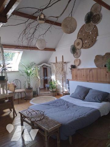 ENSEMBLE IMMOBILIER RARE SUR LE MARCHÉ ! 
Edifié sur un terrain de 4150 m² environ cet ensembl...