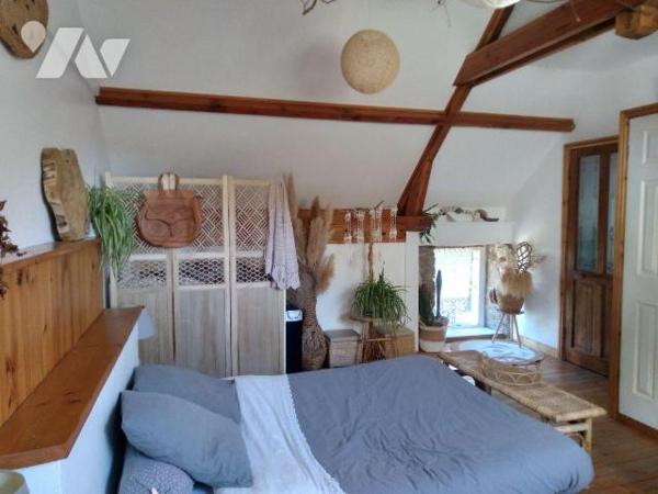 ENSEMBLE IMMOBILIER RARE SUR LE MARCHÉ ! 
Edifié sur un terrain de 4150 m² environ cet ensembl...