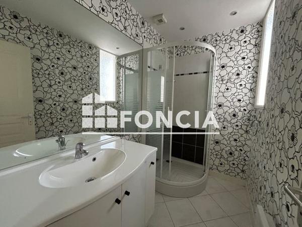 Location Appartement 3 pièces 69.6 m² - 46 RUE COCHON DUVIVIER Rochefort 17300