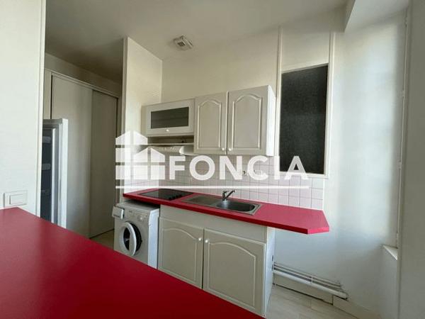 Location Appartement 3 pièces 69.6 m² - 46 RUE COCHON DUVIVIER Rochefort 17300