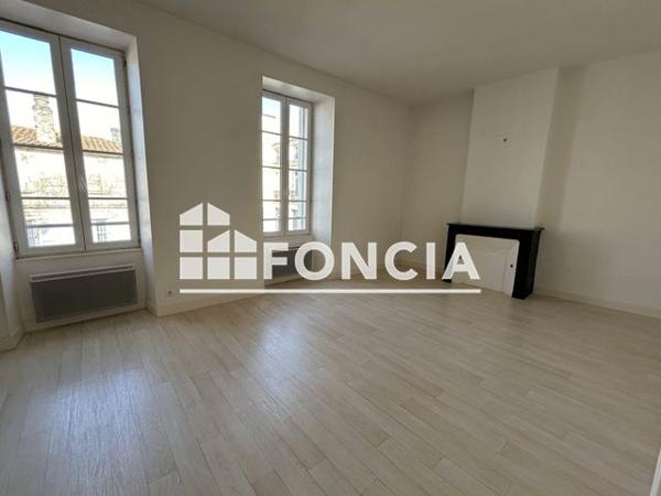 Location Appartement 3 pièces 69.6 m² - 46 RUE COCHON DUVIVIER Rochefort 17300