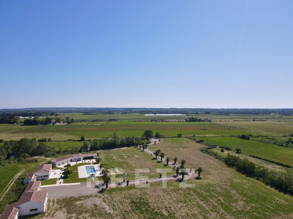 Domaine d'exception au coeur de la Camargue avec haut potentiel