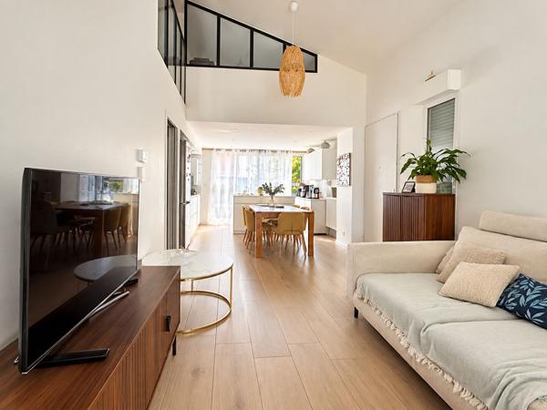 Maison récente 5 pièces à vendre à Artigues-près-Bordeaux - 374 500 €