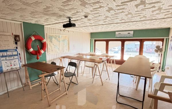 Arcachon Aiguillon   Local commercial avec fort potentiel, 132 m2 au sol