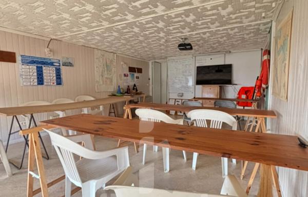 Arcachon Aiguillon   Local commercial avec fort potentiel, 132 m2 au sol