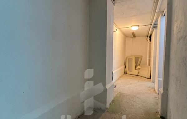 Arcachon Aiguillon   Local commercial avec fort potentiel, 132 m2 au sol