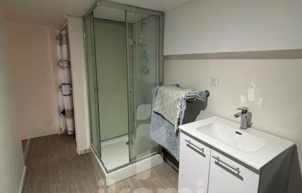 Arcachon Aiguillon   Local commercial avec fort potentiel, 132 m2 au sol