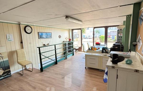 Arcachon Aiguillon   Local commercial avec fort potentiel, 132 m2 au sol