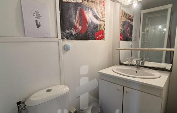 Arcachon Aiguillon   Local commercial avec fort potentiel, 132 m2 au sol