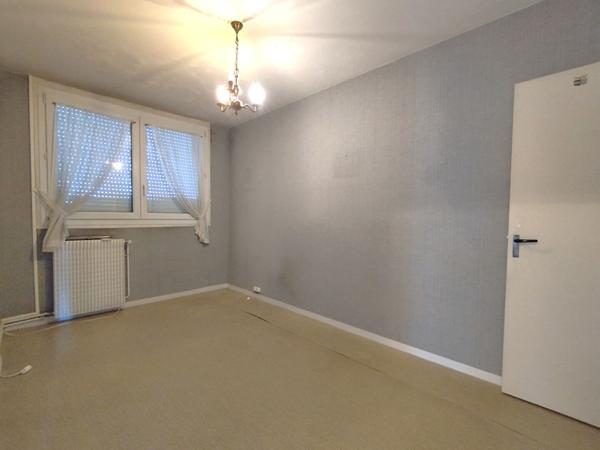 Appartement Rive du Cher avec balcon - Tours T5 proximité tram, Fil Bleu, commerces, écoles