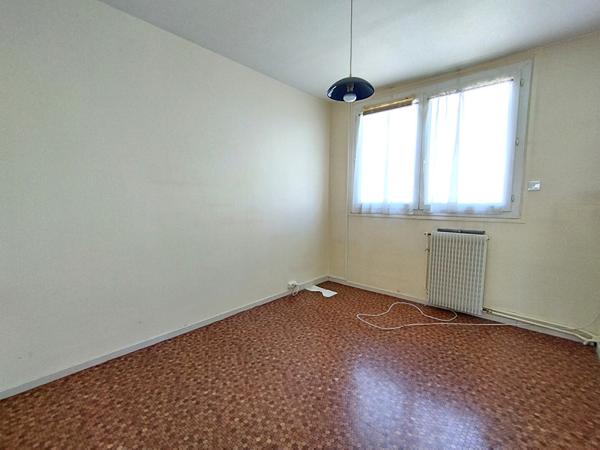 Appartement Rive du Cher avec balcon - Tours T5 proximité tram, Fil Bleu, commerces, écoles