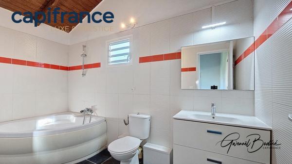 Maison vue mer à vendre 6 pièces LE MOULE (971)