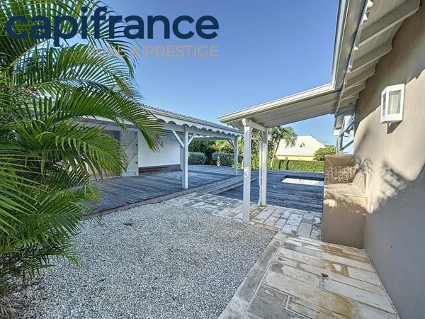 Maison vue mer à vendre 6 pièces LE MOULE (971)