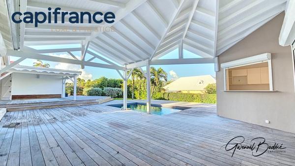 Maison vue mer à vendre 6 pièces LE MOULE (971)