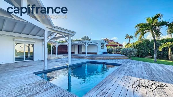 Maison vue mer à vendre 6 pièces LE MOULE (971)