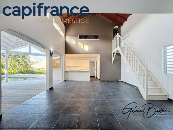 Maison vue mer à vendre 6 pièces LE MOULE (971)