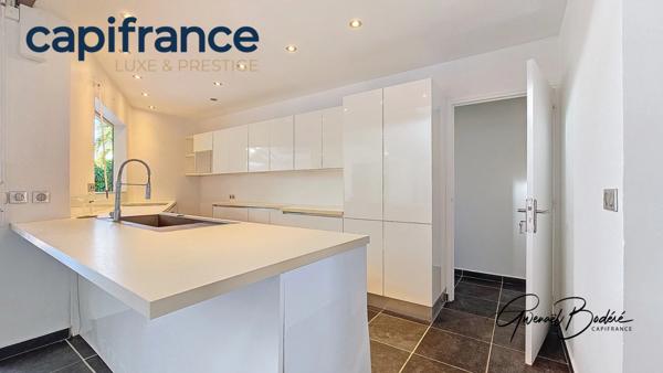 Maison vue mer à vendre 6 pièces LE MOULE (971)