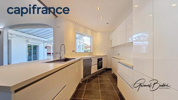Maison vue mer à vendre 6 pièces LE MOULE (971)