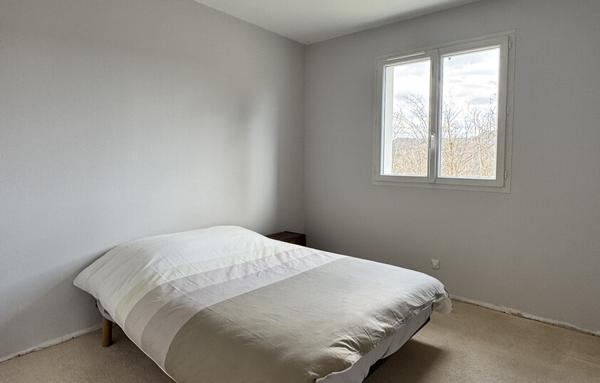 Charmante Maison Traditionnelle avec Jardin, Garage et Terrasse à Bar