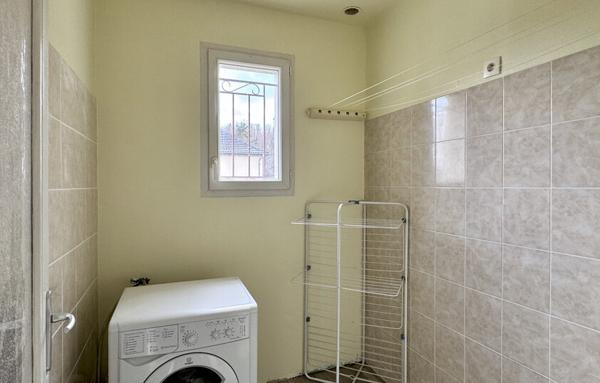 Charmante Maison Traditionnelle avec Jardin, Garage et Terrasse à Bar