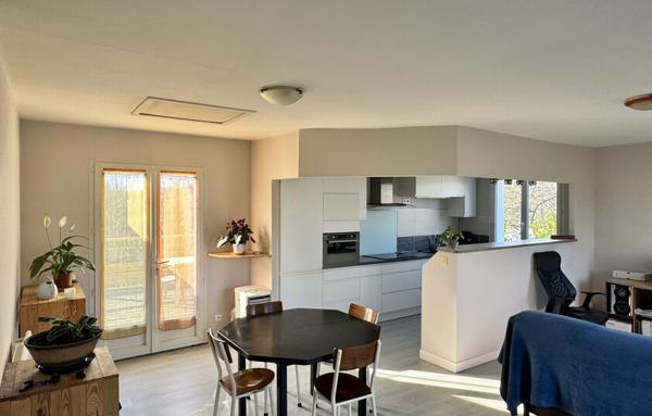 Charmante Maison Traditionnelle avec Jardin, Garage et Terrasse à Bar