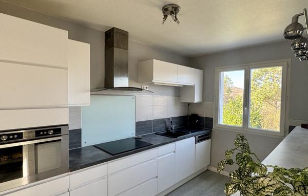 Charmante Maison Traditionnelle avec Jardin, Garage et Terrasse à Bar