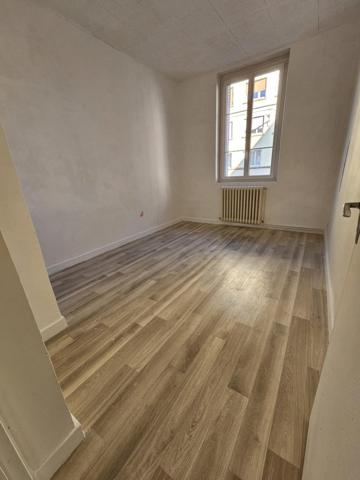 Appartement partiellement rénové