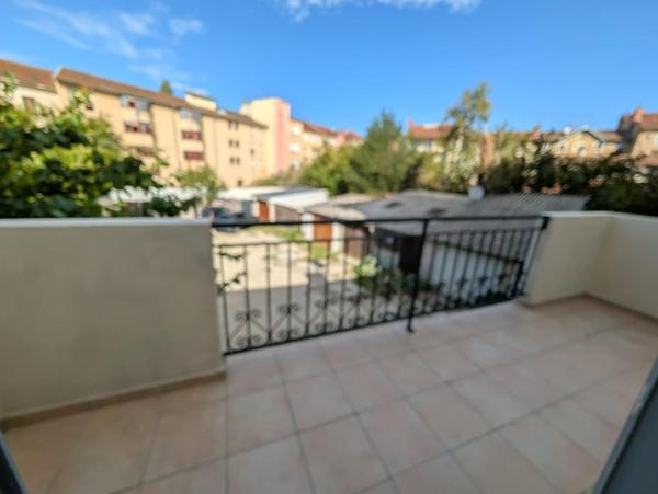 Appartement partiellement rénové