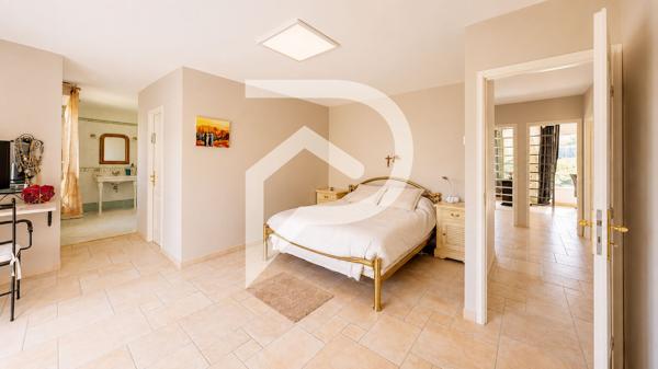 Maison 10 pièces 245 m2