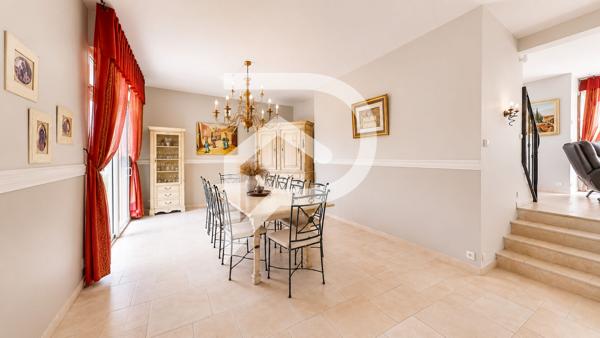 Maison 10 pièces 245 m2