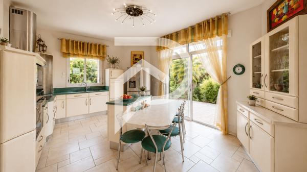 Maison 10 pièces 245 m2