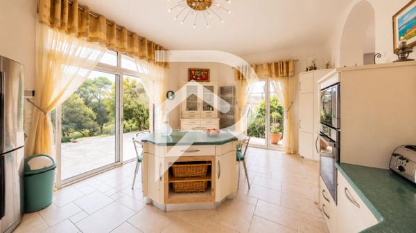 Maison 10 pièces 245 m2