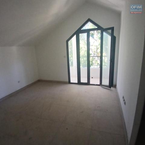 A VENDRE Appartement F4 NEUF- A 2 MN DE LA PLAGE- CENTRE VILLE DE SAINT-LEU