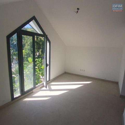 A VENDRE Appartement F4 NEUF- A 2 MN DE LA PLAGE- CENTRE VILLE DE SAINT-LEU