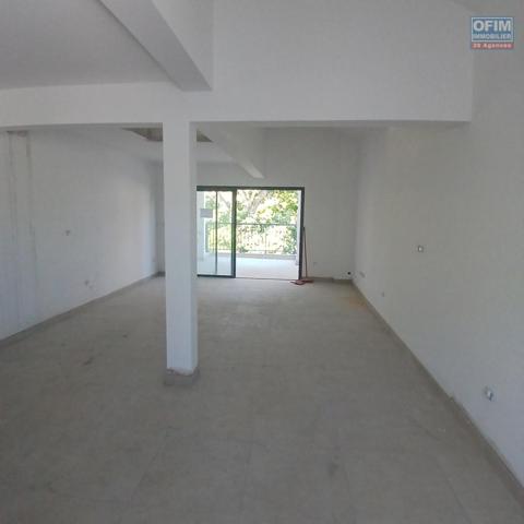 A VENDRE Appartement F4 NEUF- A 2 MN DE LA PLAGE- CENTRE VILLE DE SAINT-LEU