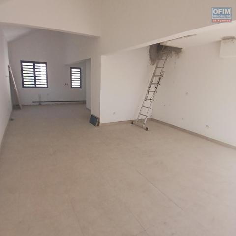 A VENDRE Appartement F4 NEUF- A 2 MN DE LA PLAGE- CENTRE VILLE DE SAINT-LEU