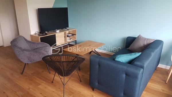 Exclusivité, situé à proximité immédiate des écoles, transports et commodités, découvrez au 1er étage avec ascenseur ce bel appartement familial aux volumes généreux, offrant un cadre de vie pratique et confortable.

L’appartement se compose de :
• 4 chambres
• Un séjour lumineux avec cuisine meublée et entièrement équipée
• 2 salles de bains
• Un balcon et une loggia
• De nombreux rangements dans le couloir
• Une place de parking extérieure

Aucun travaux à prévoir : bien entretenu et parfaitement optimisé.
Grâce à sa configuration fonctionnelle et à ses beaux espaces, ce bien conviendra parfaitement à une famille, mais représente également une excellente opportunité pour un investissement locatif ou un projet de colocation.

Les points forts :
✓ Appartement lumineux
✓ Double potentiel : résidence principale ou investissement
✓ Proximité des écoles, bus et commerces
✓ Bon rendement potentiel en colocation
✓ Stationnement privatif