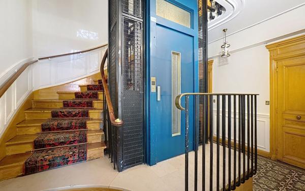 Appartement à vendre    2 pièces • 44,52 m2 Paris 5