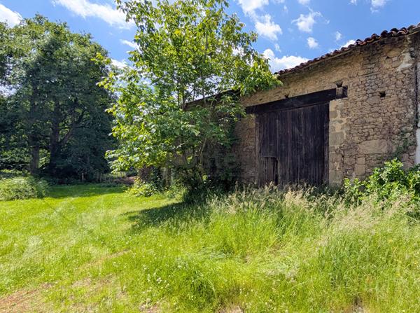 A rénover - Grange 100m2 et Maison 65m2 à Dompierre Les Eglises - terrains