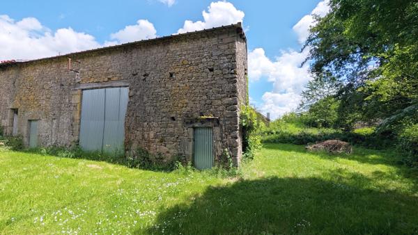 A rénover - Grange 100m2 et Maison 65m2 à Dompierre Les Eglises - terrains
