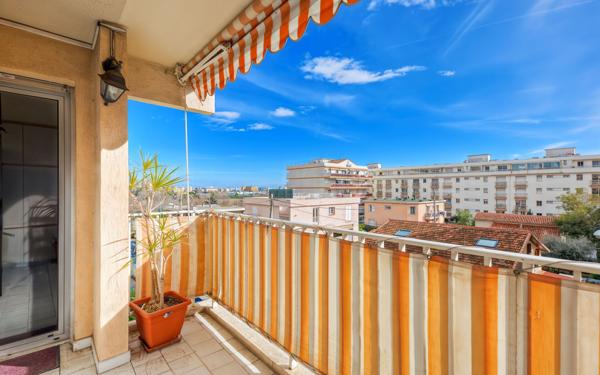 Appartement à vendre    4 pièces • 92,37 m2 Saint-Laurent-du-Var