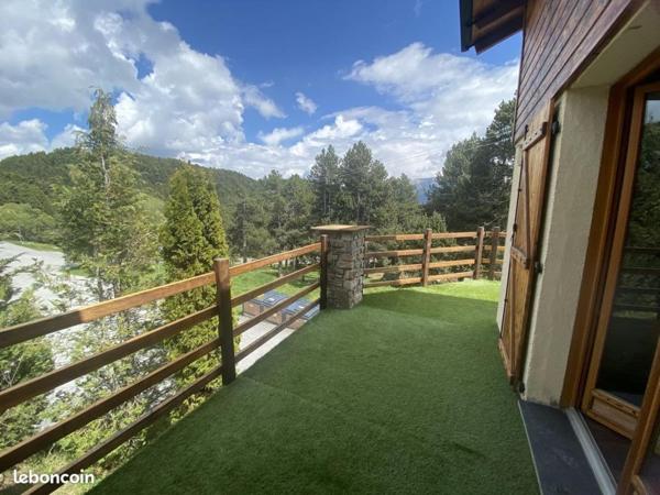 Venez découvrir ce magnifique chalet de 146m2 dans un cadre de rève.