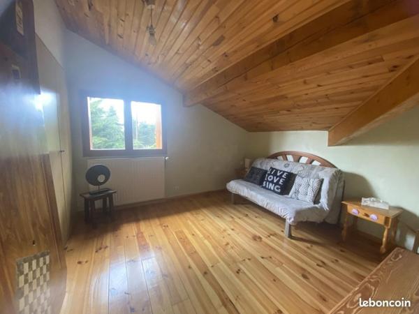 Venez découvrir ce magnifique chalet de 146m2 dans un cadre de rève.