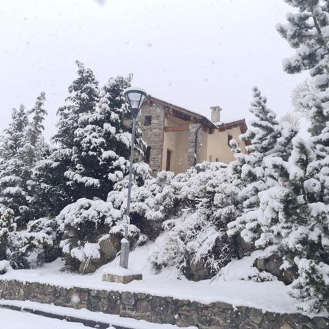 Venez découvrir ce magnifique chalet de 146m2 dans un cadre de rève.