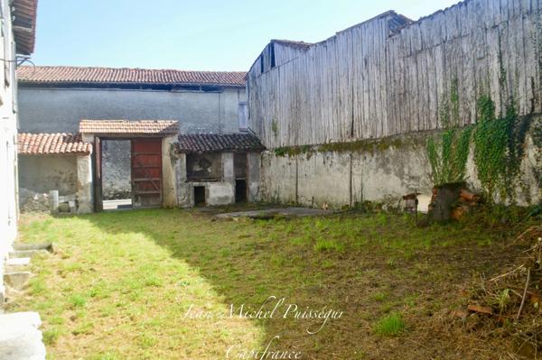 Dpt Haute Garonne (31), à vendre proche de Saint Gaudens Maison Ancienne de 300m2 Dépendances & Jardin