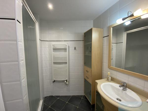 Appartement
                                                                                                                                                                                                                                                                                                                        3 pièce(s)                                                                                                                                                                                                          2 chambre(s)                                                                                                                                                                                                          74  m²