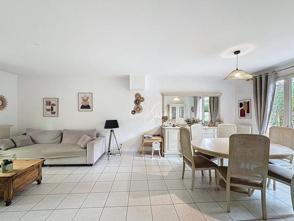 MAISON DE RESIDENCE 4 CHAMBRES GARAGE JARDIN