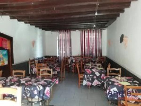 IMMEUBLE DE RAPPORT! PLEIN CENTRE VILLE :BAR ET RESTAURANT AVEC LOCATAIRE OCCUPANT!!